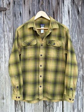Patagonia Men's Fjord Flannel Shirt green size medium